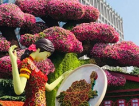 喜迎國(guó)慶，立體花壇扮靚城市，祝福祖國(guó)繁榮昌盛！